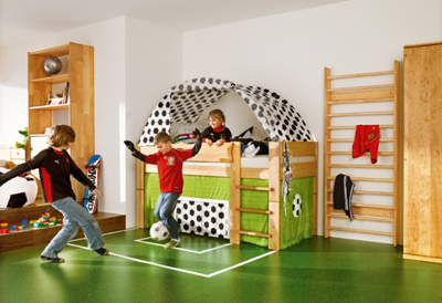 Không gian đầy màu sắc bóng đá trong phòng của trẻ.