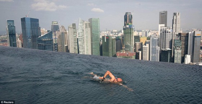 Tận hưởng cảm giác thỏai mái và hướng tầm nhìn toàn cảnh Singapore.