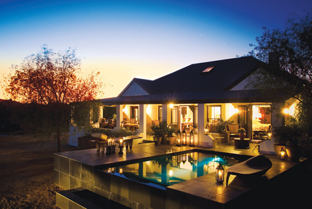 Năm 2009, khách sạn Bushmans Kloof ở thành phố Cedar Mountains thuộc Nam Phi được tờ tạp chí này xếp hạng khách sạn tốt nhất thế giới.

