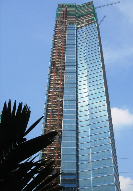 Kính màu xanh da trời được thấy ở hầu hết các tòa nhà cao tầng, nhằm tạo ra năng lượng của Thủy