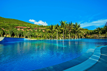 Khu bể bơi tại Vinpearl Luxury Nha Trang
