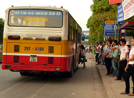 Hà Nội chủ trương xây dựng 6 tuyến buýt nhanh. Ảnh: Vạn Xuân