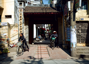 Cổng làng Yên Thái chung sống yên lành với “kiến trúc làng đương đại”