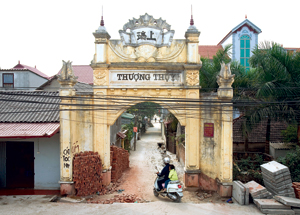 Cổng làng Thượng Thuỵ, Hà Nội.