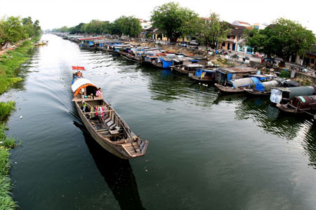 thậm chí nhiều trẻ đã lớn nhưng còn chưa được bố mẹ làm cho giấy khai sinh... 
