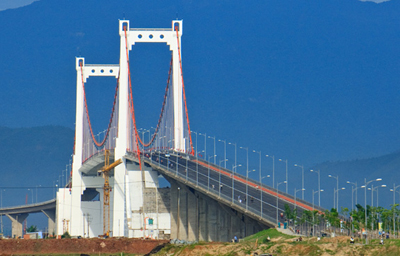 Cầu Thuận Phước qua sông Hàn.