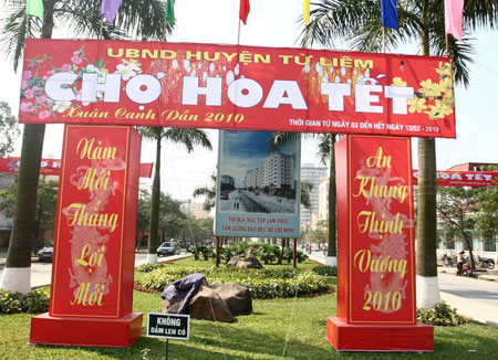 Chợ hoa Xuân 2010 tại Mỹ Đình. (Ảnh: Phùng Luân)