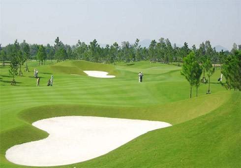 Sân golf Vân Trì thu phí cao hơn các sân khác vì đạt tiêu chuẩn quốc tế về bảo vệ môi trường. Ảnh: Hoàng Lan