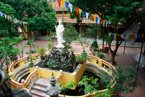 Toàn cảnh chùa Hưng Ký nhìn từ gác.