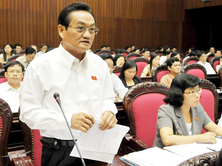 Đại biểu Trần Du Lịch phát biểu trước Quốc hội. Ảnh: SGGP