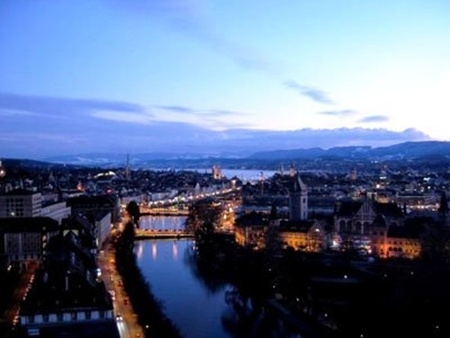 Tăng trưởng hàng năm: 8%. Mặc dù mức tăng giá bất động sản hàng năm của Zurich tăng mạnh, nhưng tronng quý 1/2011, giá nhà tại thành phố này giảm 0,3%.