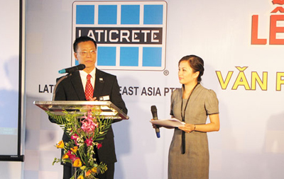 Ông Tim Tan -Giám đốc điều hành khu vực Đông Nam Á của Laticrete phát biểu tại lễ khai trương