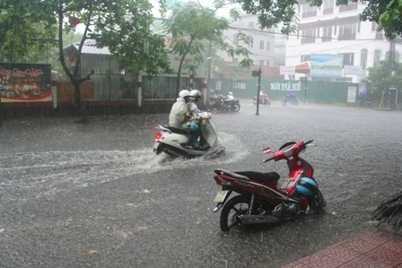TP Huế mưa ngập
