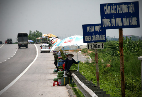 họp chợ trên cầu thủ đô