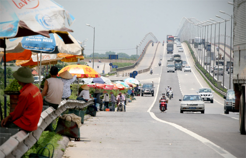 họp chợ trên cầu thủ đô