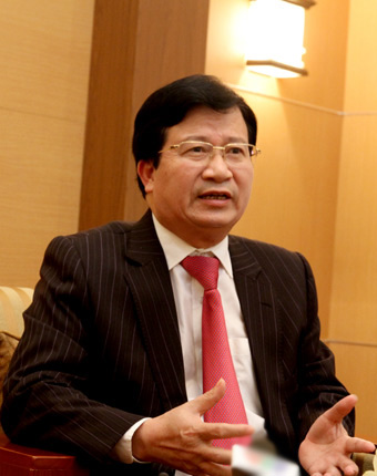 Bộ trưởng Trịnh Đình Dũng