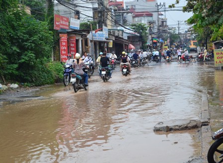 vỡ đường ống nước Lĩnh Nam