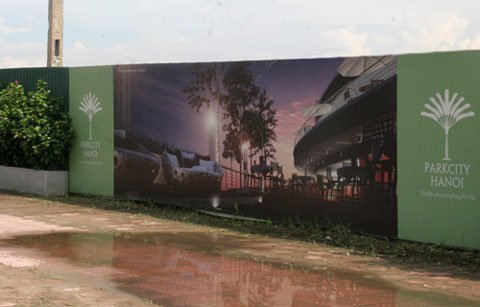 Dự án đô thị Công viên ParkCity tại Hà Đông, Hà Nội từ ngày khởi công đến nay vẫn cỏ mọc um tùm, cọc sắt hoen gỉ.