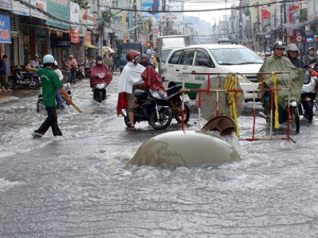 đường phố TP HCM mùa mưa