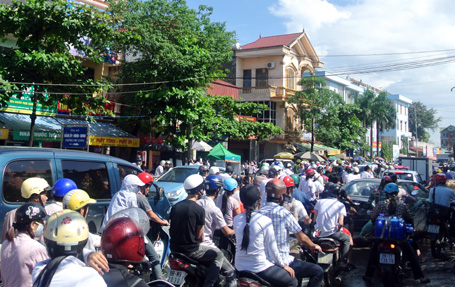 Hà Nội ùn tắc