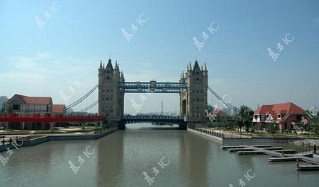 Trung Quốc “nhái” cầu Tháp London
