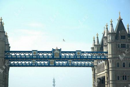 Trung Quốc “nhái” cầu Tháp London