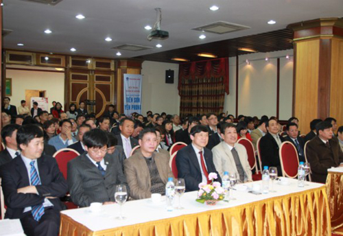 Hội nghị thu hút đông đảo các đại diện của gần 200 doanh nghiệp đóng tại hai KCN đến tham dự.