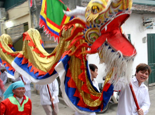 Lễ hội Triều Khúc được tổ chức trong ba ngày, từ 9 đến 12 tháng Giêng.