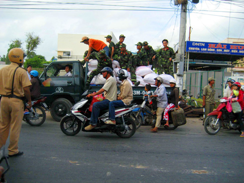 sạt lở đất sập nhà