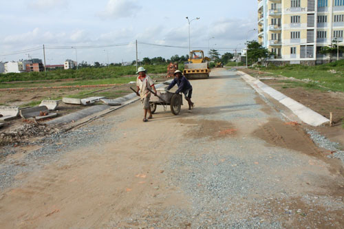 Đại đa số công nhân viên chức không đủ khả năng mua trả góp nhà ở thương mại - Ảnh: T.B