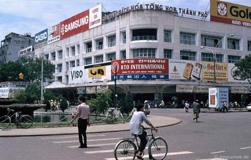 Trung tâm thương mại Thương xá Tax 10