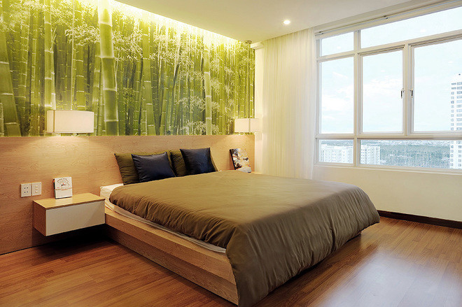 Bức tranh khổ lớn đầu giường, gắn kết với thiên nhiên là điểm nhấn của phòng ngủ 