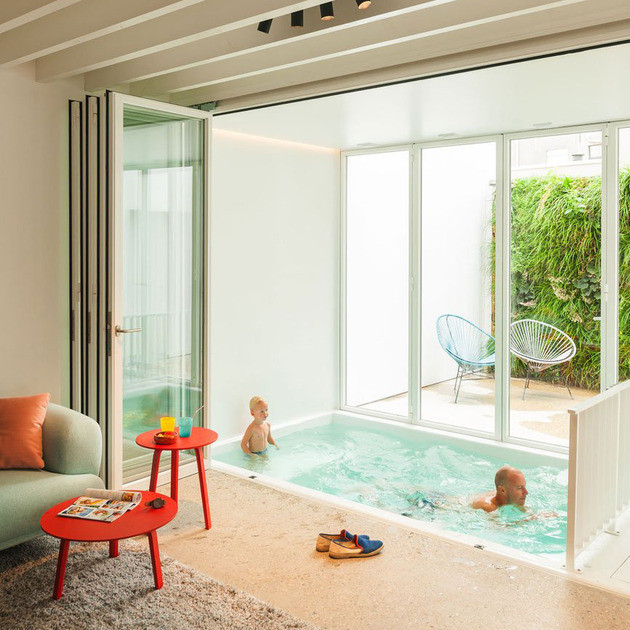 Bể bơi được thiết kế ngay trong nhà là một ý tưởng thiết kế 