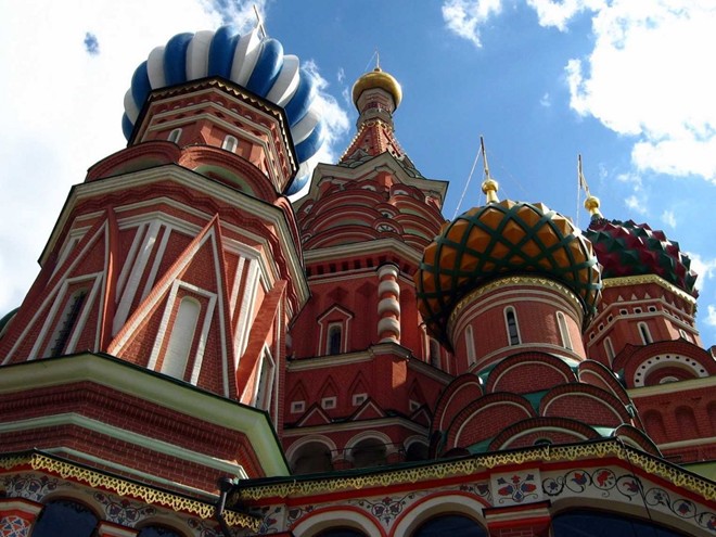 Nhà thờ St Basil ở Moscow hoàn thành vào năm 1562