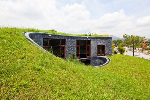 Ngôi nhà mái cỏ nằm ở Đông Triều, Quảng Ninh