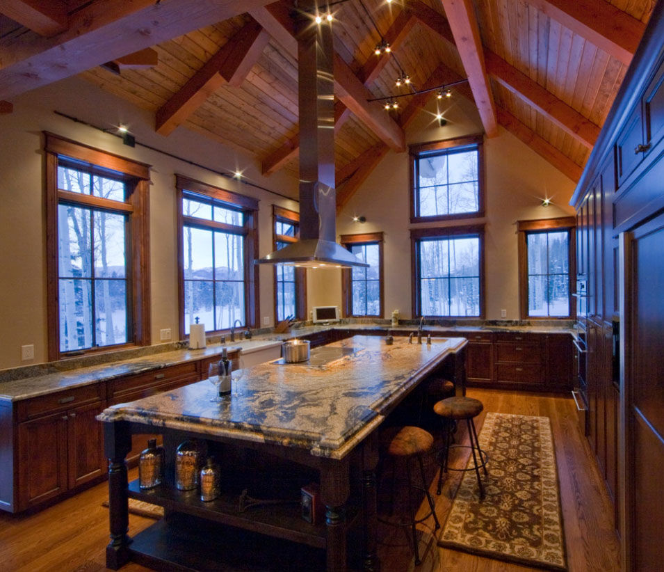 trần nhà bằng gỗ là sự lựa chọn thích hợp nhất.