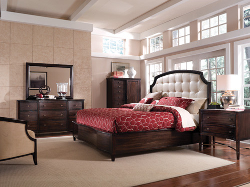 Giường ngủ cỡ lớn nên dùng ga trải giường đỏ để tránh rạn nứt trong hôn nhân