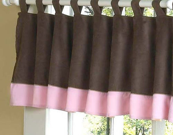 Căn phòng ngọt ngào với rèm ngắn màu sắc