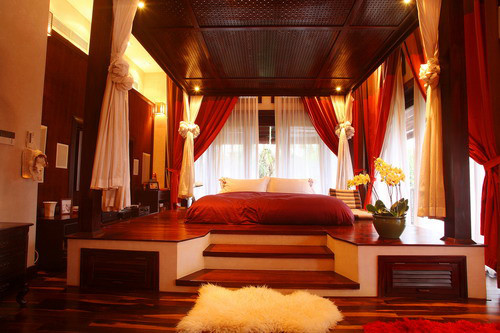 ​Phòng ngủ tràn ngập sắc đỏ của vợ chồng Hà Kiều Anh