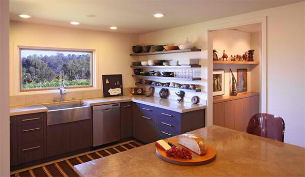 Không gian căn bếp được nâng cấp hoàn toàn với thép không gỉ