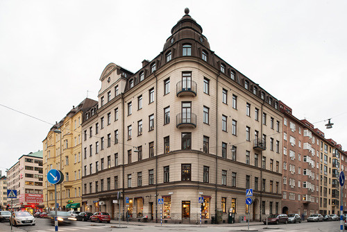 Căn hộ nhỏ nằm áp mái một tòa nhà ở Thủ đô Stockhom, Thụy Điển. 