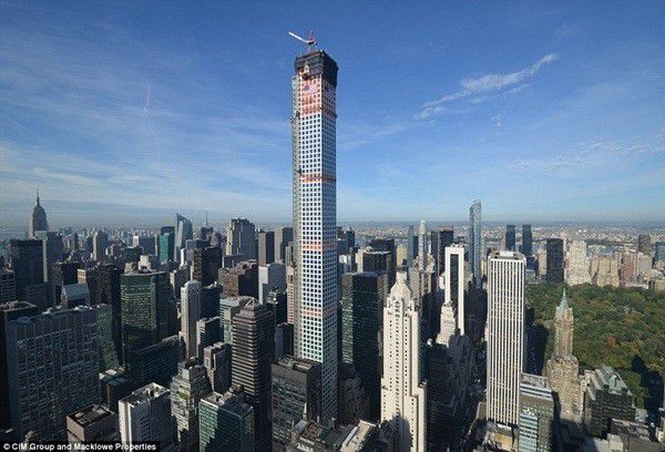 Tòa nhà cao nhất đang trong những bước hoàn thành cuối cùng.