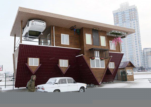 Căn nhà với thiết kế lộn ngược này nằm tại thành phố Krasnoyarsk của Nga.