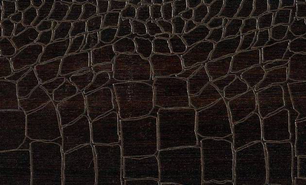 Tấm ván sàn gỗ giống y như da cá sấu thật. 