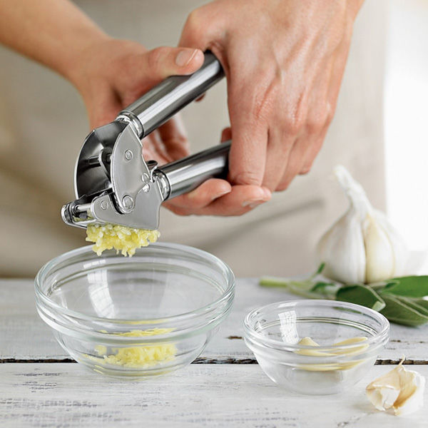 12 dụng cụ chế biến tỏi giúp bà nội trợ thêm yêu việc bếp núc
