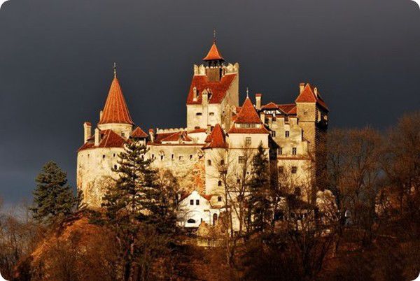 Lâu đài mang phong cách Romania