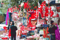 Ảnh: Phố phường Hà Nội tràn ngập sắc màu đón Giáng sinh