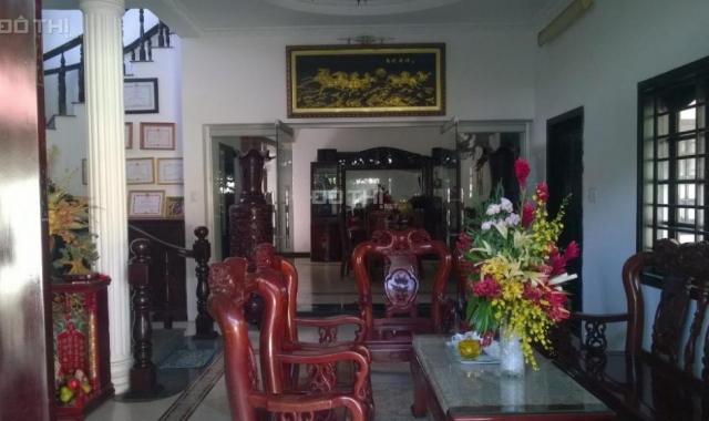 Biệt thự đường 32, Phạm Văn Đồng, kề cầu Bình Lợi, Thủ Đức, 18x20m, giá 13.5 tỷ