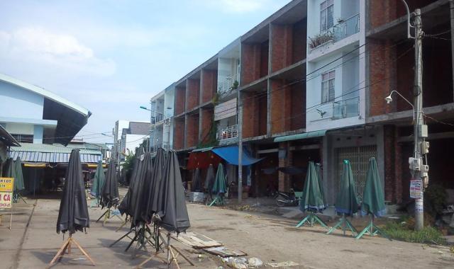 Bán nhà xây thô 1 trệt 2 lầu, tại chợ Tân Thành, Lai Vung