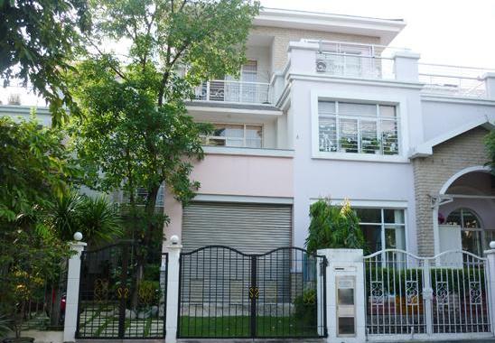 Cần bán nhà biệt thự liên kế vườn Hưng Thái 2, Phú Mỹ Hưng, 4PN giá tốt chỉ 10.6 tỷ
